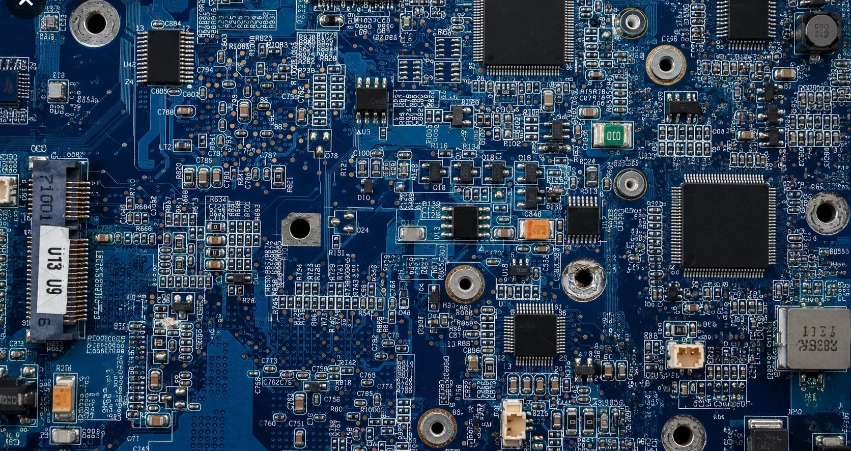 Importera elektronik från Kina 2026 – tull, moms och vad småföretag faktiskt behöver ha koll på