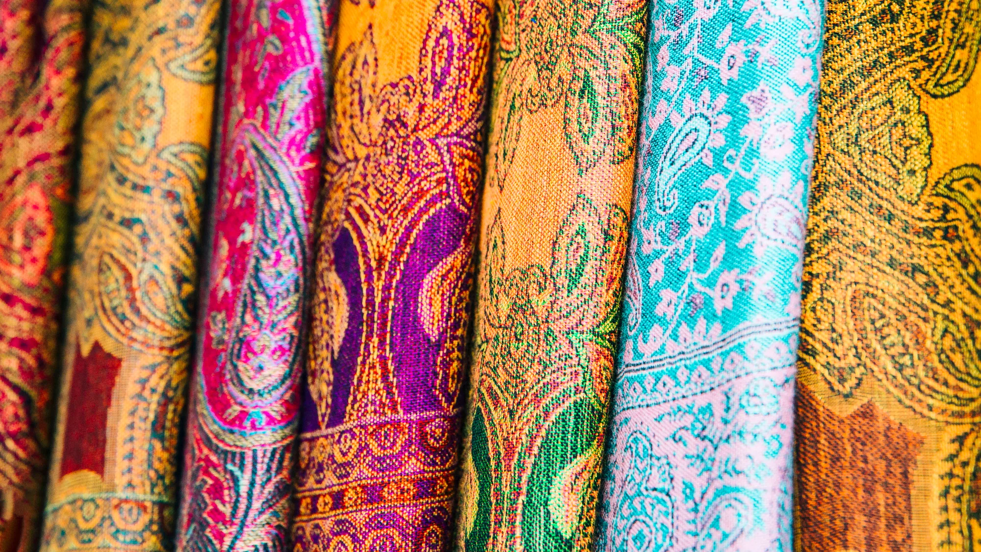 Importera textilier och kläder till Sverige – så undviker e-handlare dyra tullmissar